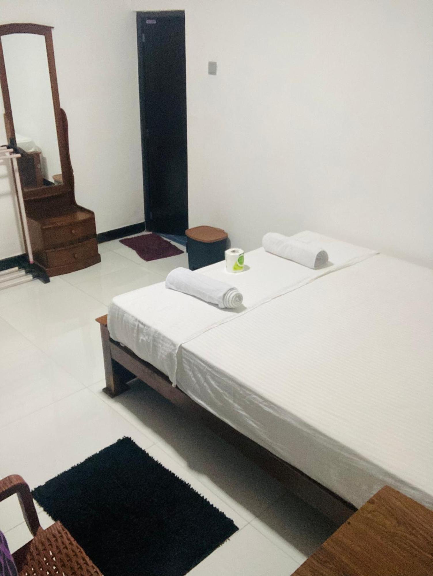פולונרואה Malee Homestay מראה חיצוני תמונה