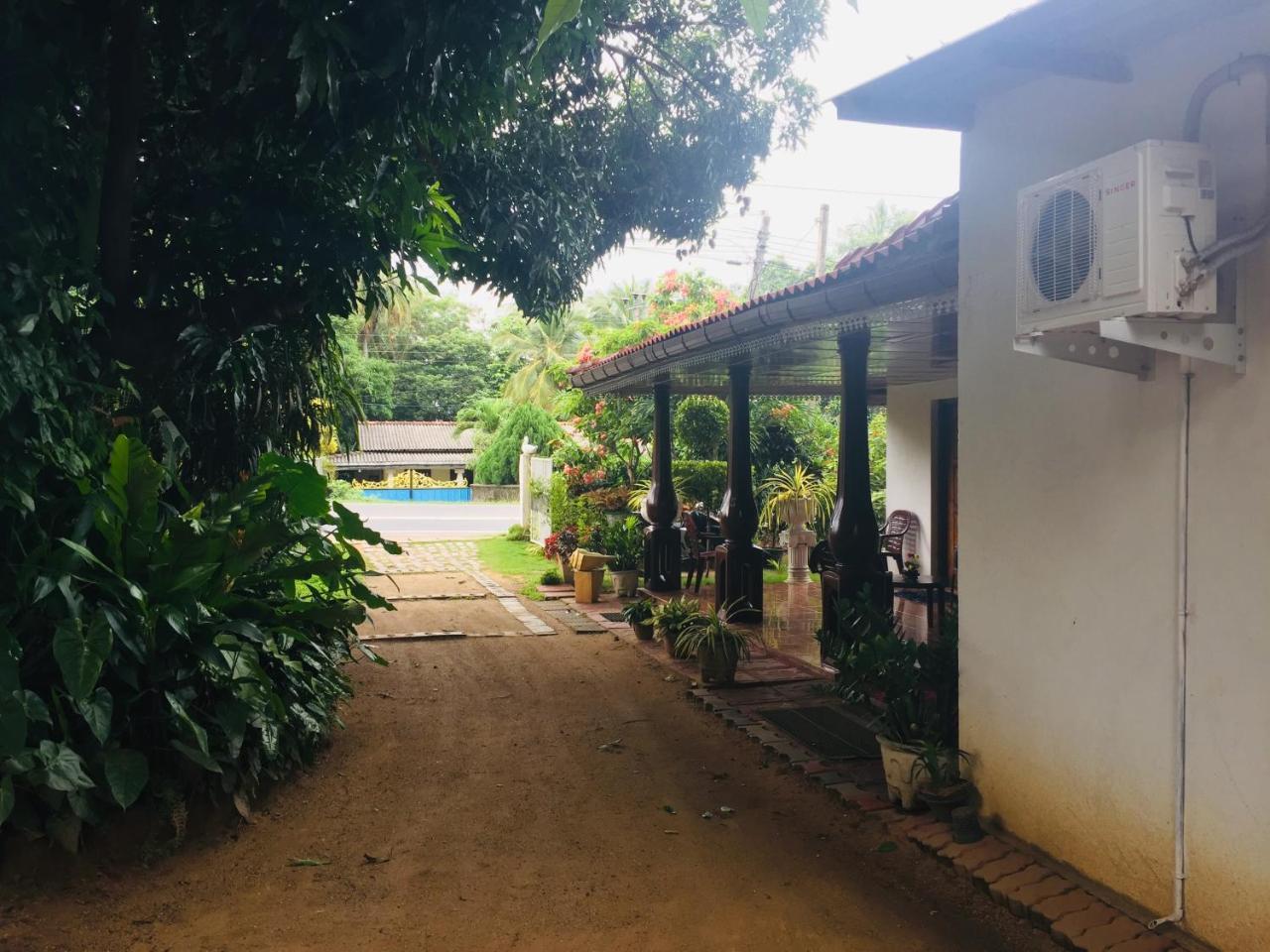 פולונרואה Malee Homestay מראה חיצוני תמונה
