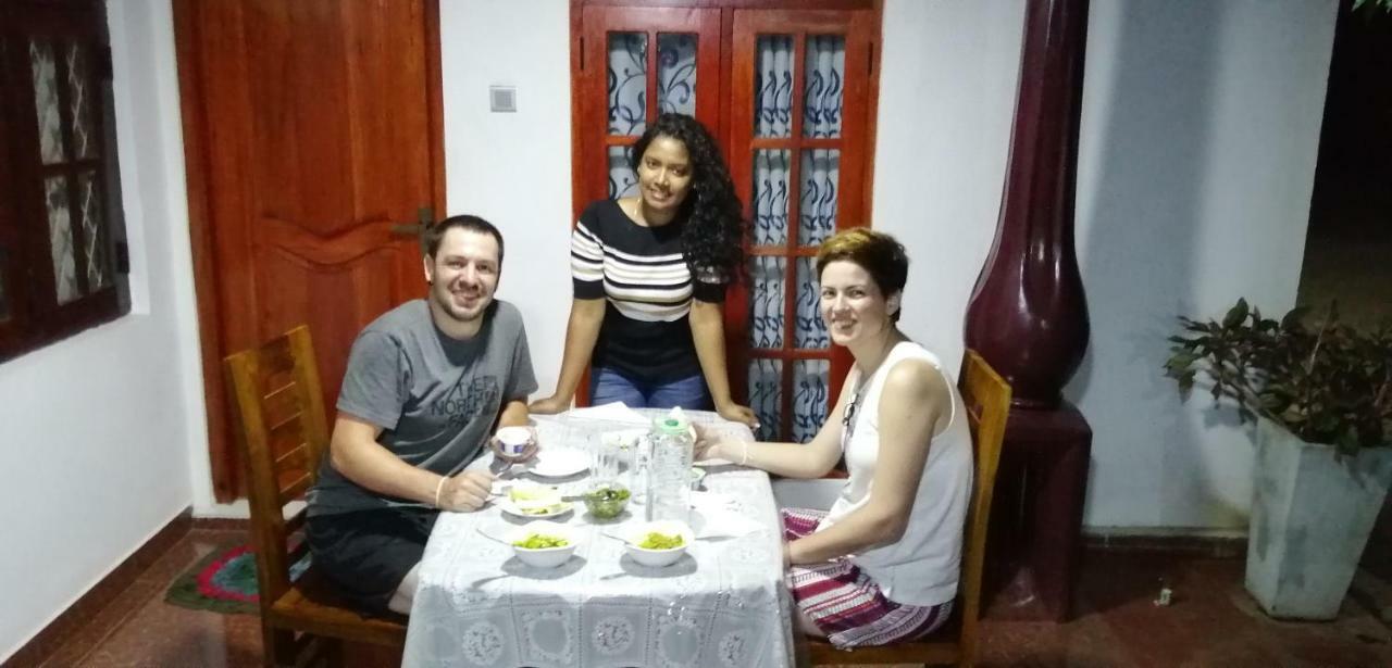 פולונרואה Malee Homestay מראה חיצוני תמונה