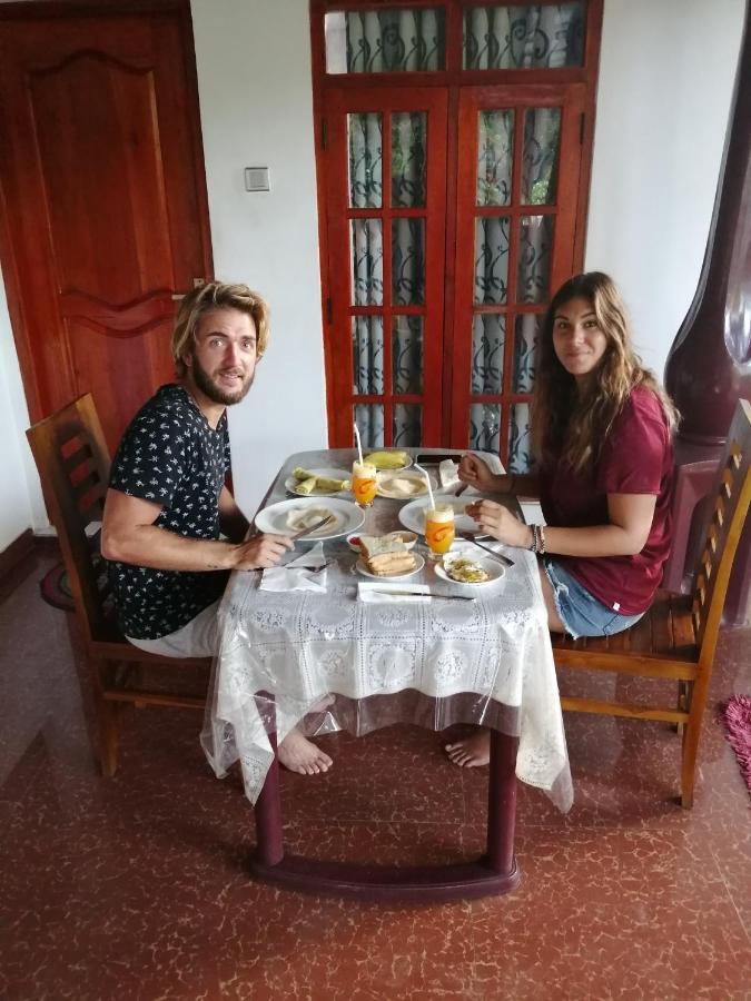 פולונרואה Malee Homestay מראה חיצוני תמונה